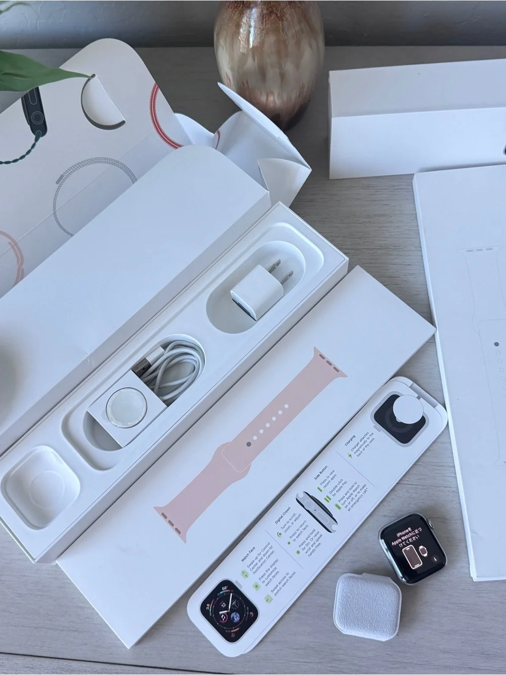 Apple Watch 4th Generation - Silver Aluminum Case